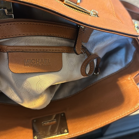 Michael Kors Tan Leather Astrid Satchel Clasp Front Closure Excellent Condition - Picture 6 of 8